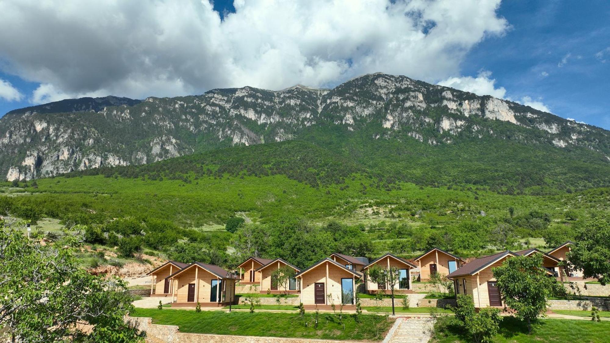 Hotel Bujtina Kapinova Berat Esterno foto