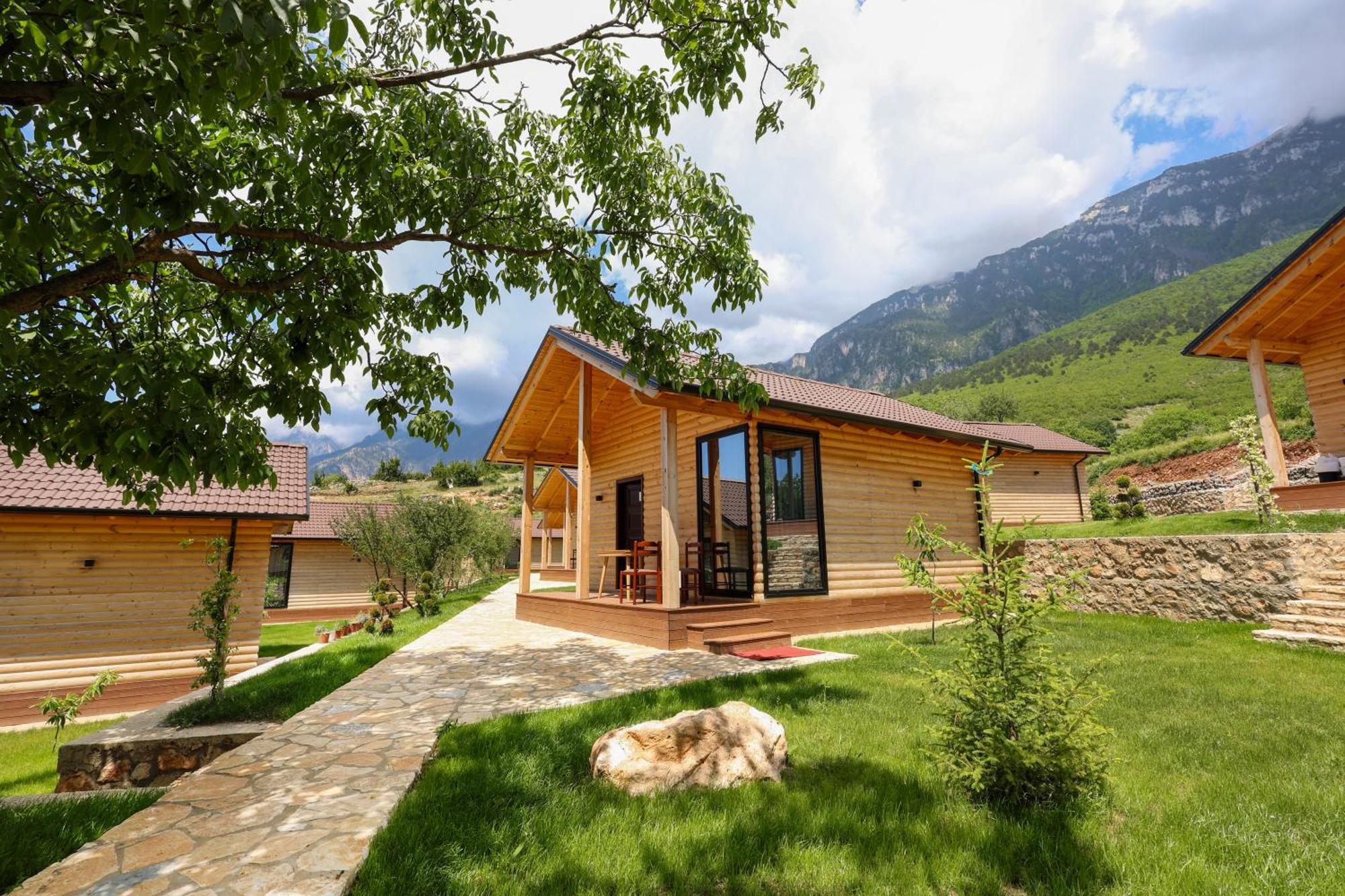 Hotel Bujtina Kapinova Berat Esterno foto