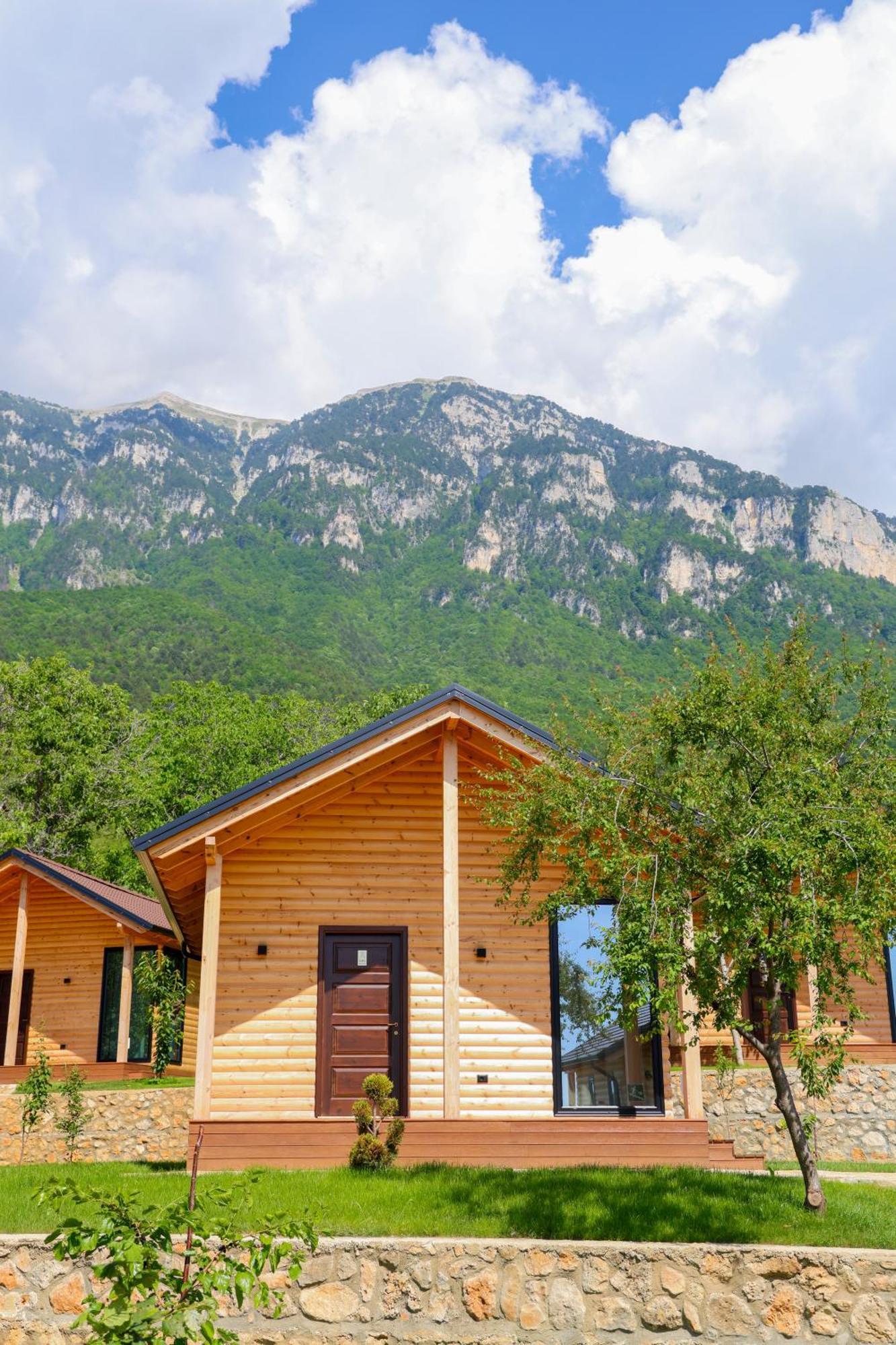Hotel Bujtina Kapinova Berat Esterno foto