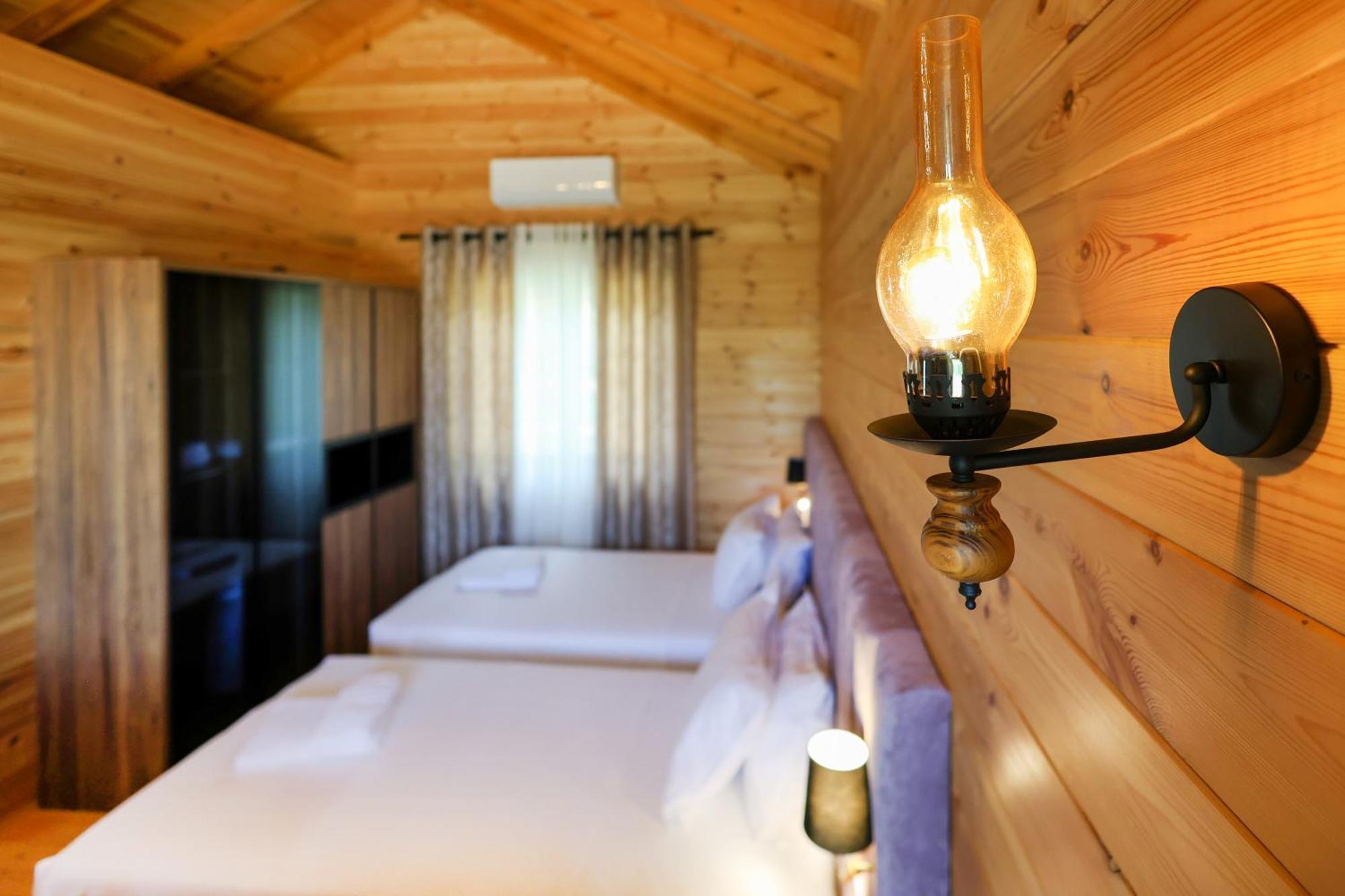 Hotel Bujtina Kapinova Berat Esterno foto
